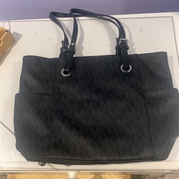 Micheal Kors large black shoulder bag - Picture 2 of 3